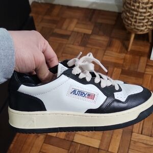 Autry Women's Black and White Size 38 Sneakers